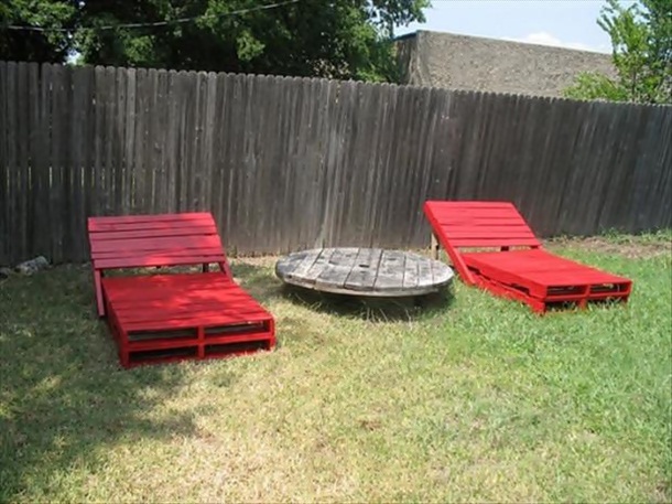 Here Are 25 Things You Can Do With Wood Pallets. #19 Will Come In Handy For Sure.