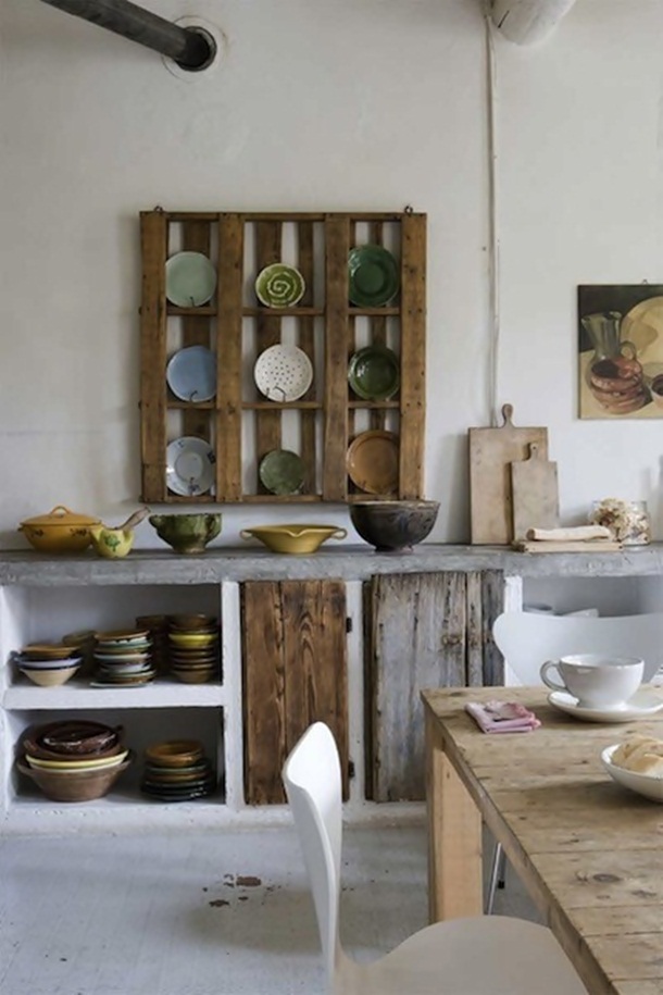 Here Are 25 Things You Can Do With Wood Pallets. #19 Will Come In Handy For Sure.