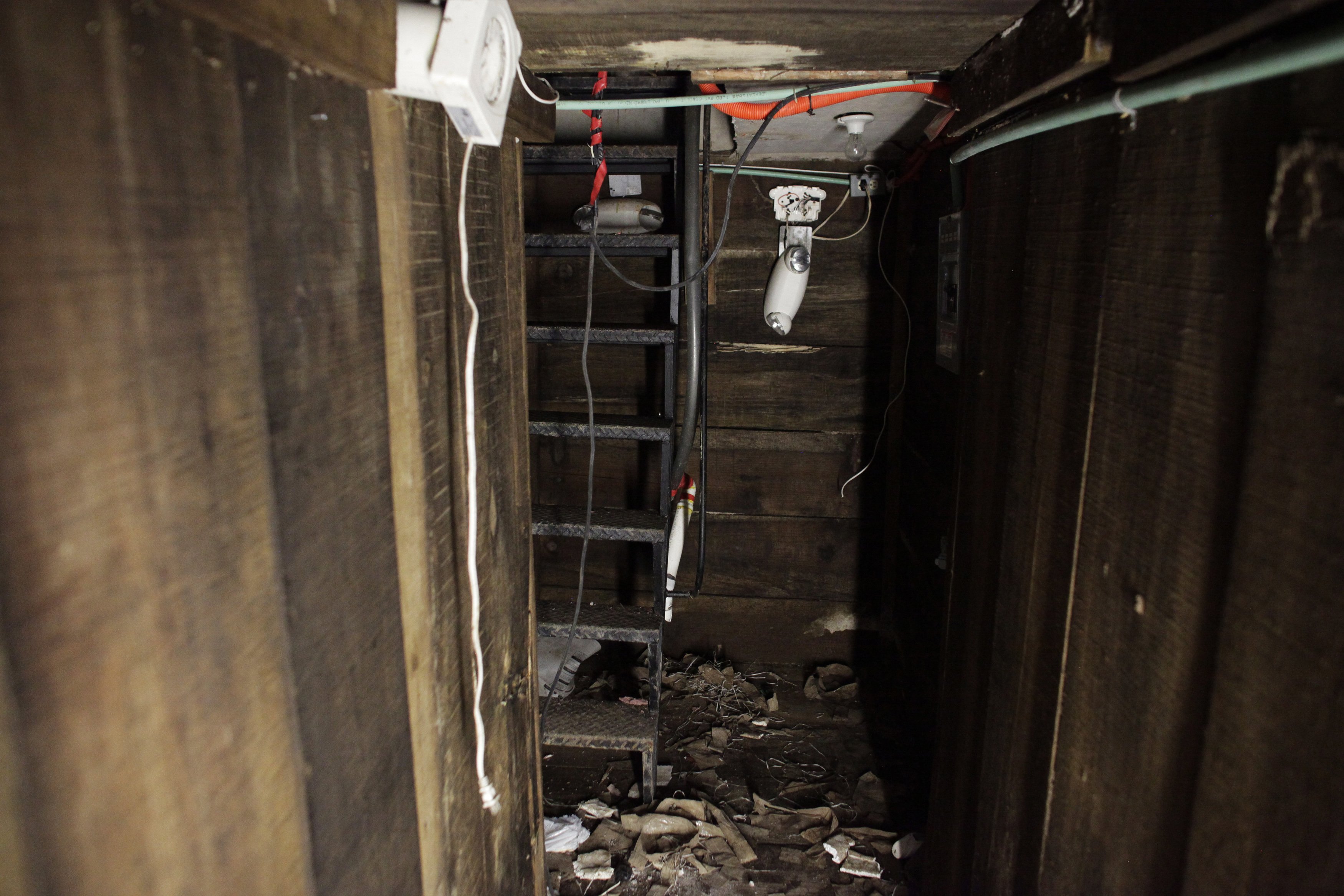 Joaquin "El Chapo" Guzman secret escape tunnels