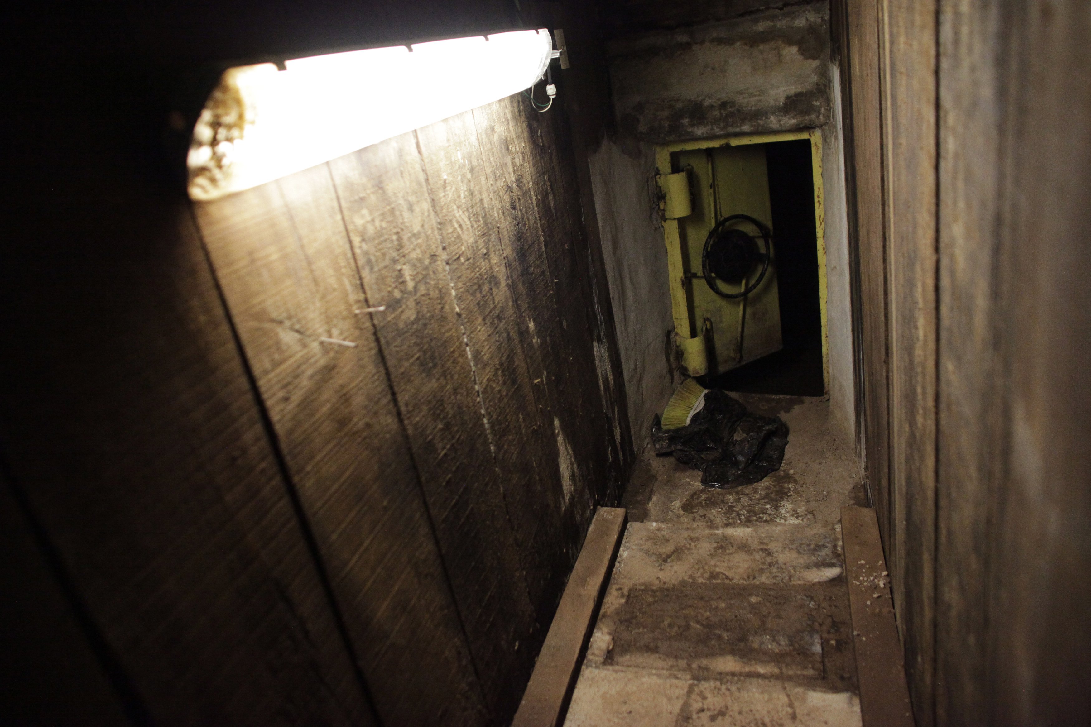 Joaquin "El Chapo" Guzman secret escape tunnels