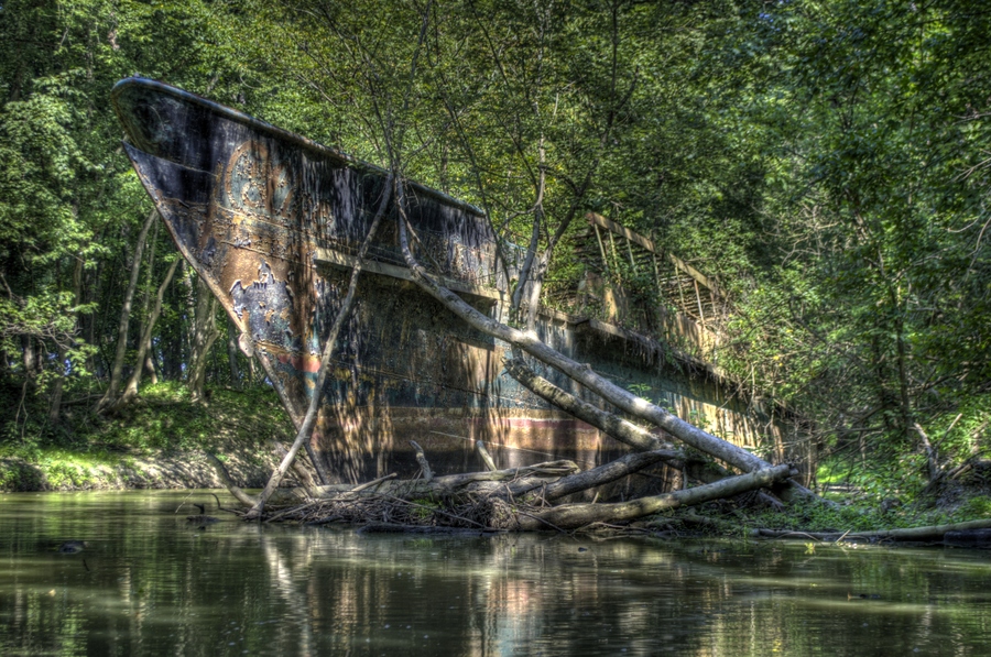 Kayakers Just Stumbled Upon A 110 Year Old Abandoned Ghost Ship